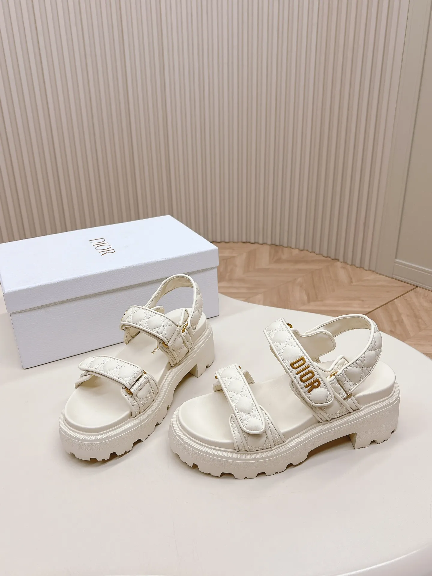 👟👟Ex-factory price 520👟👟 2024Dior Classic Velcro high-heeled sandals and slippers series original replica high version super durable and versatile style very comfortable on the foot, slim and tall, original leather upper, original d hardware buckle, original TPU outsole Heel height is about cm Size: 35-42